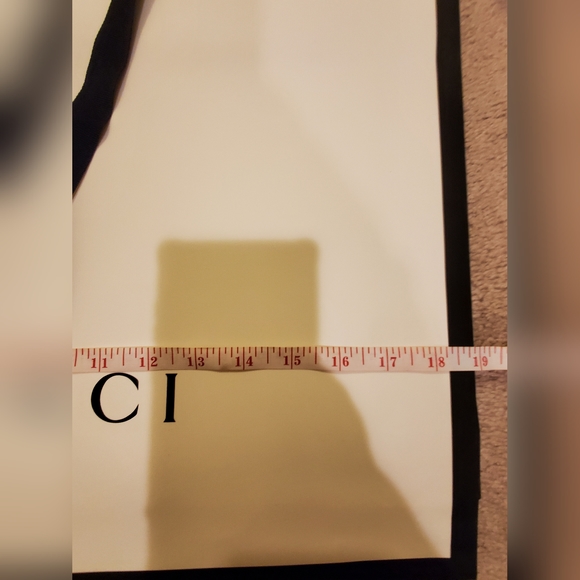 Authentic large Gucci shopping bag - Picture 4 of 5